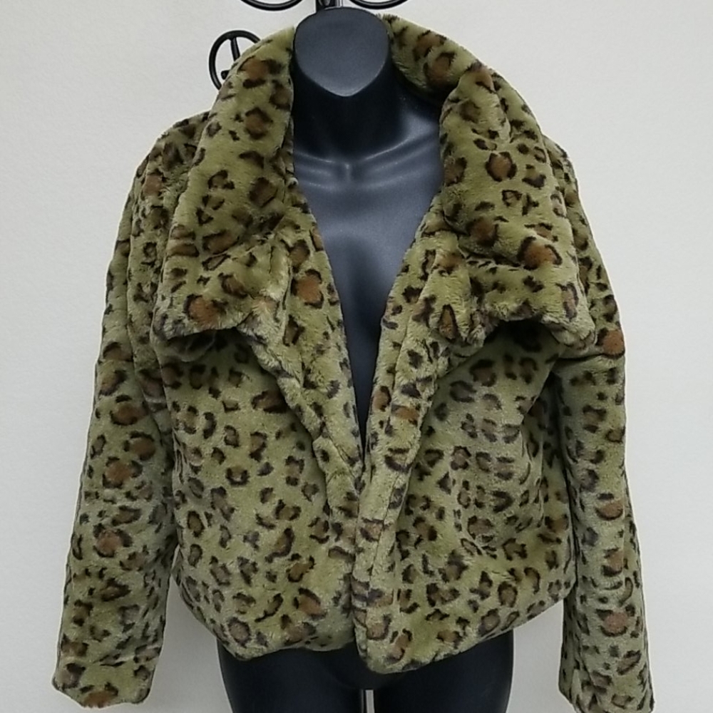 36 POINTS Cropped Faux Fur Jacket